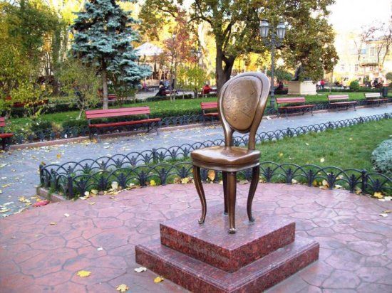 Monument to the 12th Chair